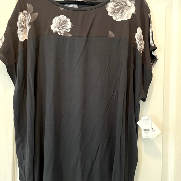 Pretty black and white top. Size 2X. NWT - Picture 1 of 4